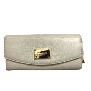 Michael kors creamy white leather wallet